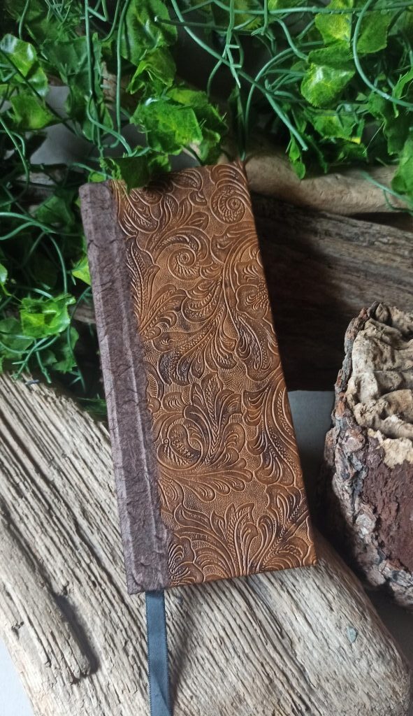 Grimoire ou carnet vierge, reliure artisanale, L'arbre à papier