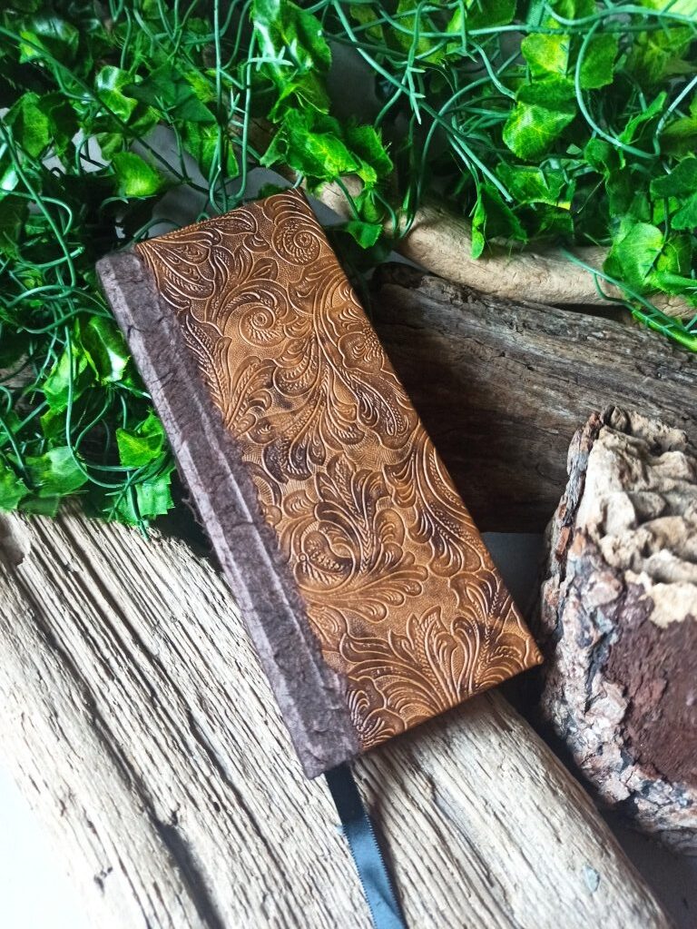 Grimoire ou carnet vierge, reliure artisanale, L'arbre à papier