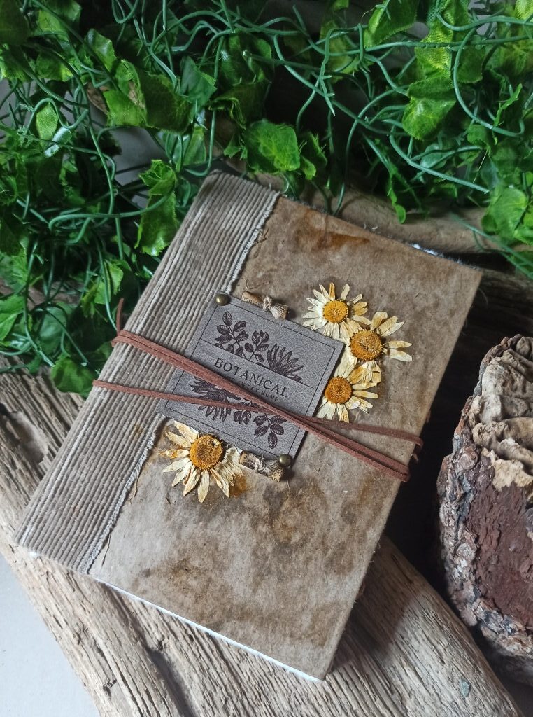 Grimoire, carnet ou herbier vierge, reliure artisanale, L'arbre à papier