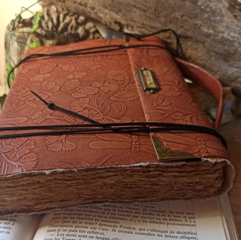 Grimoire cartable, reliure artisanale, papier chiffon, pièce unique