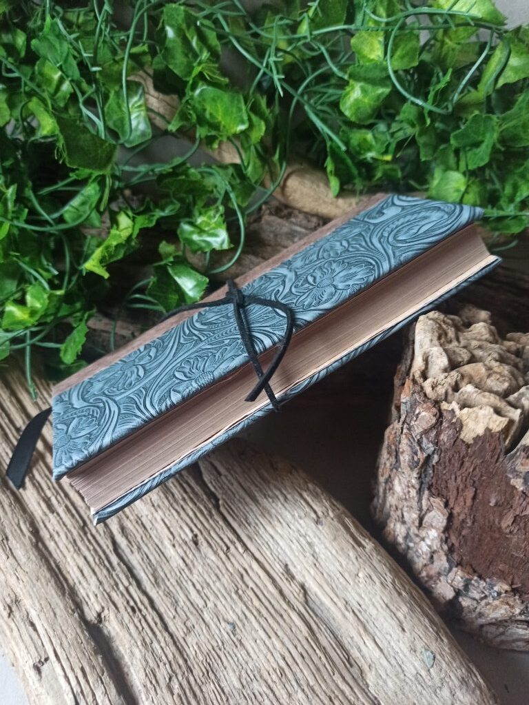 Grimoire ou carnet vierge, reliure artisanale, L'arbre à papier