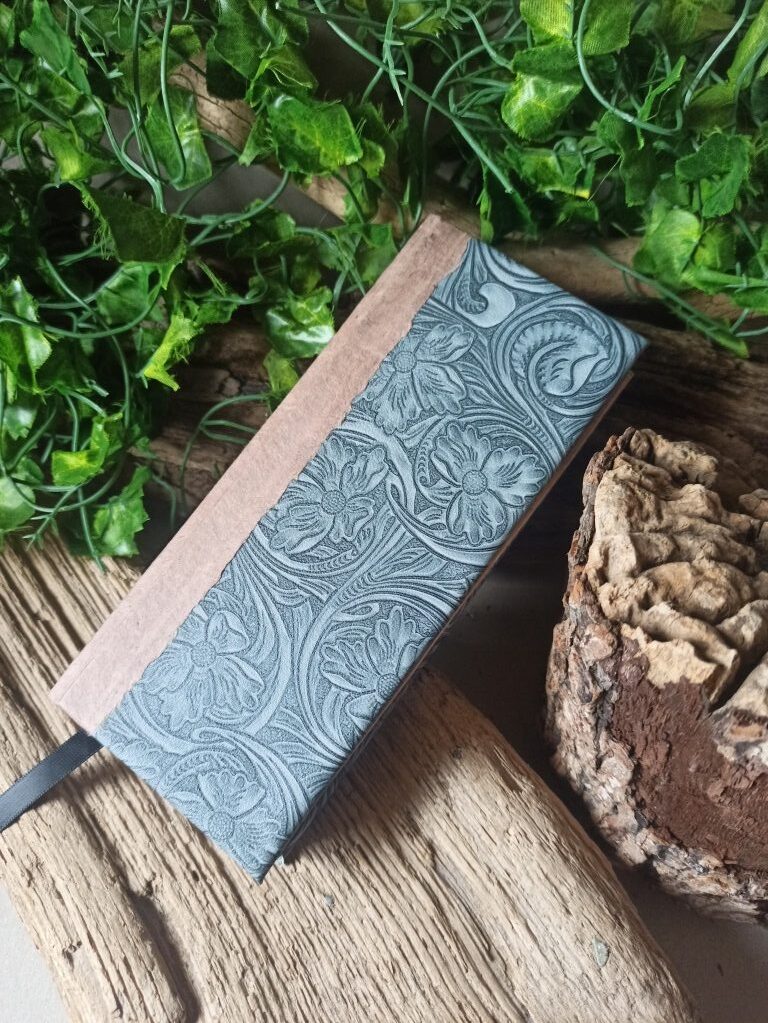 Grimoire ou carnet vierge, reliure artisanale, L'arbre à papier